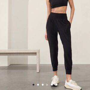 Athleta Salutation Jogger in Powervita Black High Rise Yoga XS